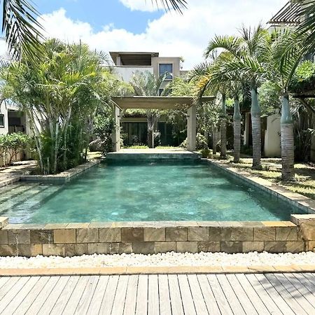 Stunning 3-Bedroom Apartment With Private Rooftop Terrace & Gorgeous Pool Flic-en-Flacq エクステリア 写真