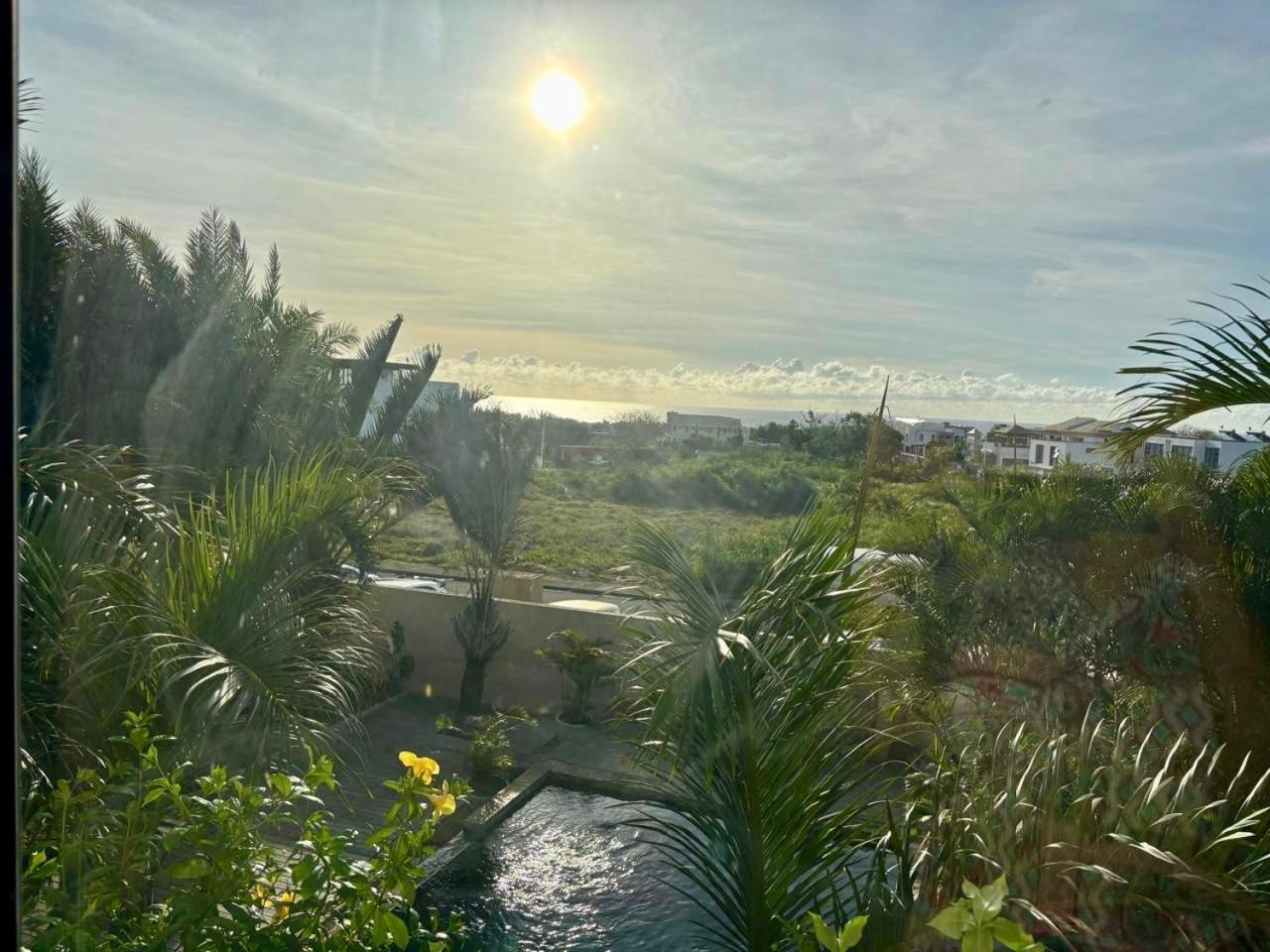 Stunning 3-Bedroom Apartment With Private Rooftop Terrace & Gorgeous Pool Flic-en-Flacq エクステリア 写真