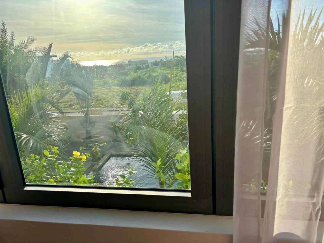 Stunning 3-Bedroom Apartment With Private Rooftop Terrace & Gorgeous Pool Flic-en-Flacq エクステリア 写真