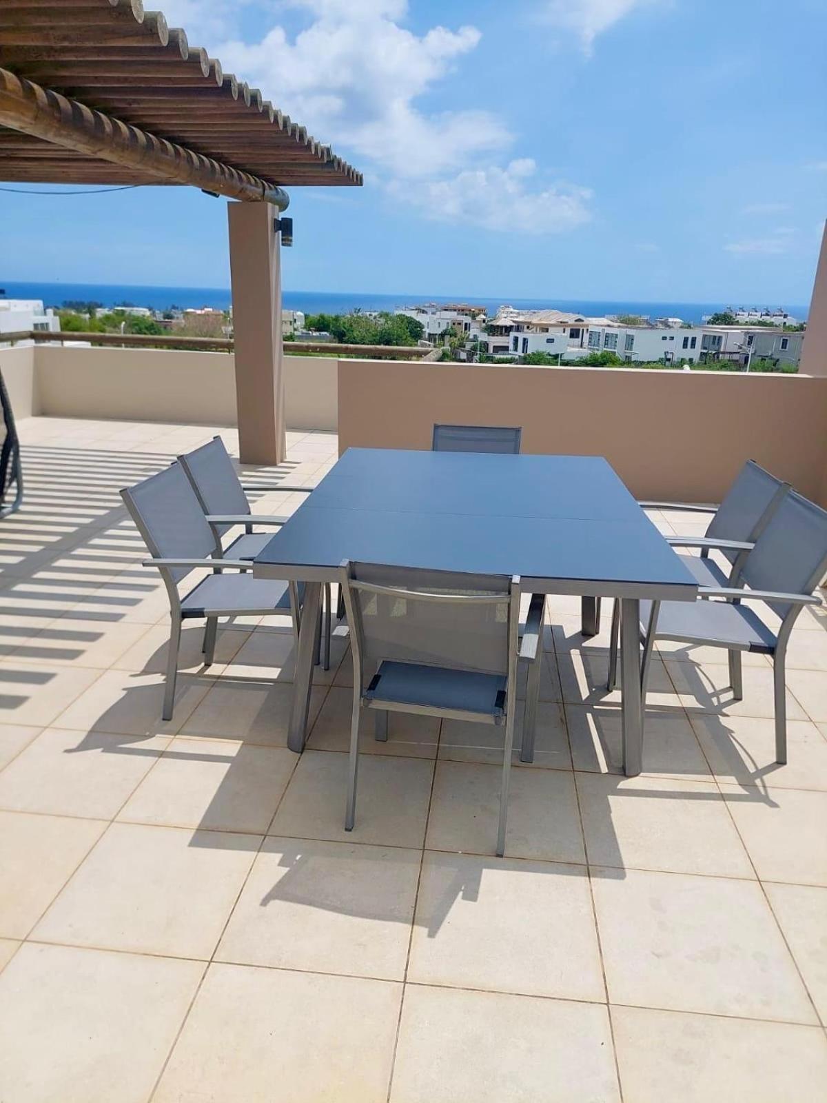 Stunning 3-Bedroom Apartment With Private Rooftop Terrace & Gorgeous Pool Flic-en-Flacq エクステリア 写真