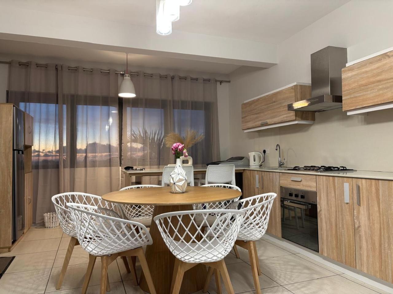 Stunning 3-Bedroom Apartment With Private Rooftop Terrace & Gorgeous Pool Flic-en-Flacq エクステリア 写真