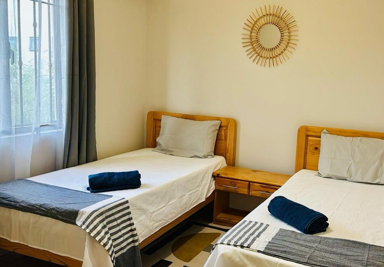 Stunning 3-Bedroom Apartment With Private Rooftop Terrace & Gorgeous Pool Flic-en-Flacq エクステリア 写真