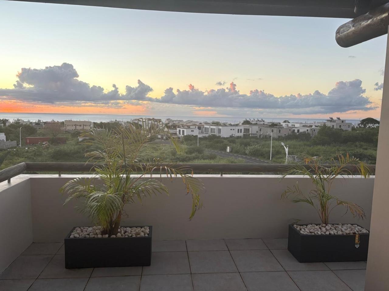 Stunning 3-Bedroom Apartment With Private Rooftop Terrace & Gorgeous Pool Flic-en-Flacq エクステリア 写真